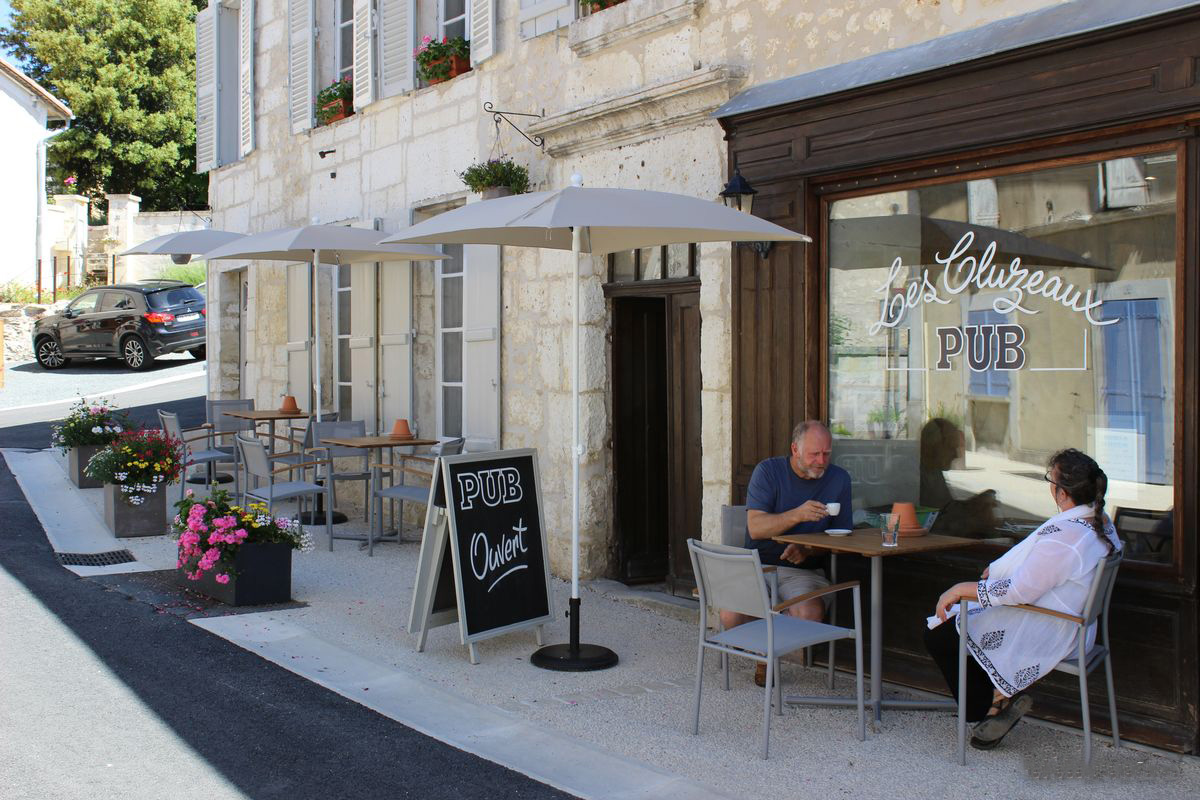 Pub Les Cluzeaux La Rochebeaucourt et Argentine