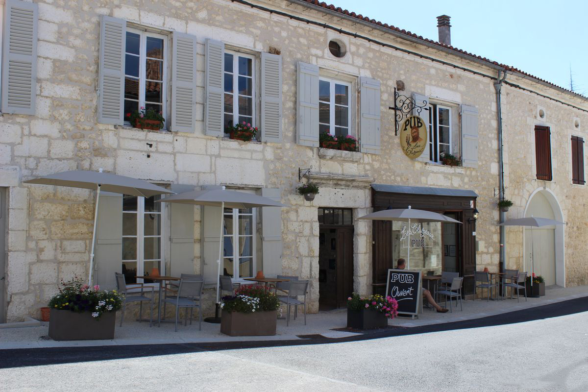 Pub Les Cluzeaux La Rochebeaucourt et Argentine